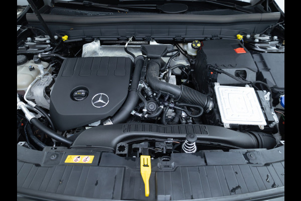 Mercedes-Benz Glb 200 AMG Line Night Pakket Panoramadak | Elec. trekhaak | Matrix Led | Elec. achterklep | Stoelverwarming | Camera | Navigatie, Cruise, Apple Carplay/app. connect