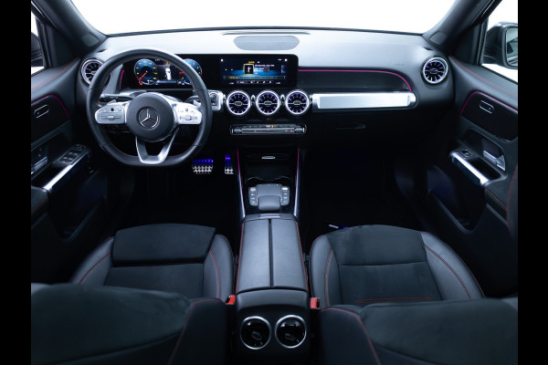 Mercedes-Benz Glb 200 AMG Line Night Pakket Panoramadak | Elec. trekhaak | Matrix Led | Elec. achterklep | Stoelverwarming | Camera | Navigatie, Cruise, Apple Carplay/app. connect