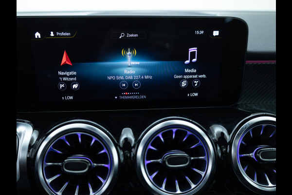 Mercedes-Benz Glb 200 AMG Line Night Pakket Panoramadak | Elec. trekhaak | Matrix Led | Elec. achterklep | Stoelverwarming | Camera | Navigatie, Cruise, Apple Carplay/app. connect