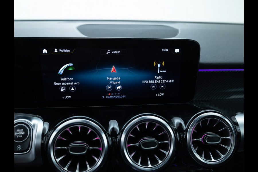 Mercedes-Benz Glb 200 AMG Line Night Pakket Panoramadak | Elec. trekhaak | Matrix Led | Elec. achterklep | Stoelverwarming | Camera | Navigatie, Cruise, Apple Carplay/app. connect