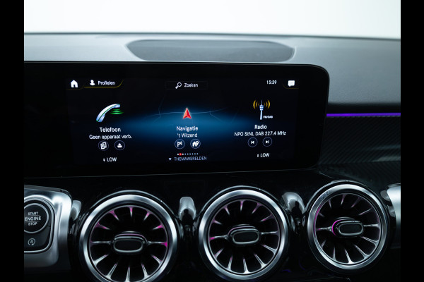 Mercedes-Benz Glb 200 AMG Line Night Pakket Panoramadak | Elec. trekhaak | Matrix Led | Elec. achterklep | Stoelverwarming | Camera | Navigatie, Cruise, Apple Carplay/app. connect