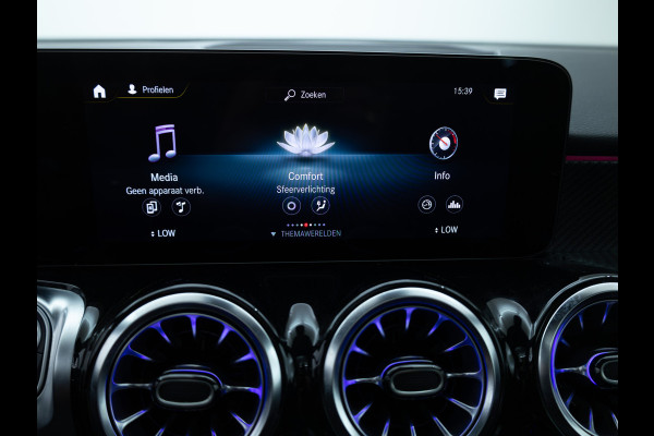Mercedes-Benz Glb 200 AMG Line Night Pakket Panoramadak | Elec. trekhaak | Matrix Led | Elec. achterklep | Stoelverwarming | Camera | Navigatie, Cruise, Apple Carplay/app. connect