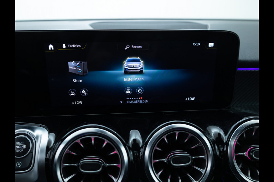 Mercedes-Benz Glb 200 AMG Line Night Pakket Panoramadak | Elec. trekhaak | Matrix Led | Elec. achterklep | Stoelverwarming | Camera | Navigatie, Cruise, Apple Carplay/app. connect