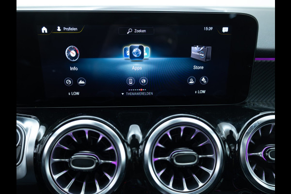 Mercedes-Benz Glb 200 AMG Line Night Pakket Panoramadak | Elec. trekhaak | Matrix Led | Elec. achterklep | Stoelverwarming | Camera | Navigatie, Cruise, Apple Carplay/app. connect