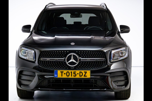 Mercedes-Benz Glb 200 AMG Line Night Pakket Panoramadak | Elec. trekhaak | Matrix Led | Elec. achterklep | Stoelverwarming | Camera | Navigatie, Cruise, Apple Carplay/app. connect
