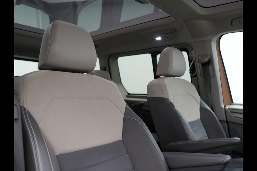 Volkswagen Multivan 1.4 eHybrid L1H1 Style 7 Persoons PHEV 218pk | Trekhaak Af Fabriek | Panodak | Alcantara Sportstoelen & Stuur Verwarmd |  Adaptive Cruise | Camera | IQ Light | Apple Carplay | Blis | Navigatie | DAB | Plug In Hybrid |