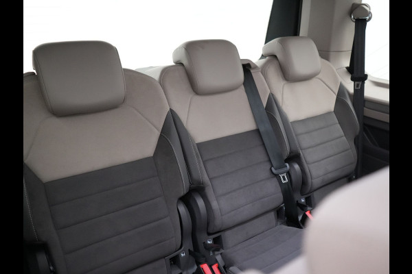 Volkswagen Multivan 1.4 eHybrid L1H1 Style 7 Persoons PHEV 218pk | Trekhaak Af Fabriek | Panodak | Alcantara Sportstoelen & Stuur Verwarmd |  Adaptive Cruise | Camera | IQ Light | Apple Carplay | Blis | Navigatie | DAB | Plug In Hybrid |