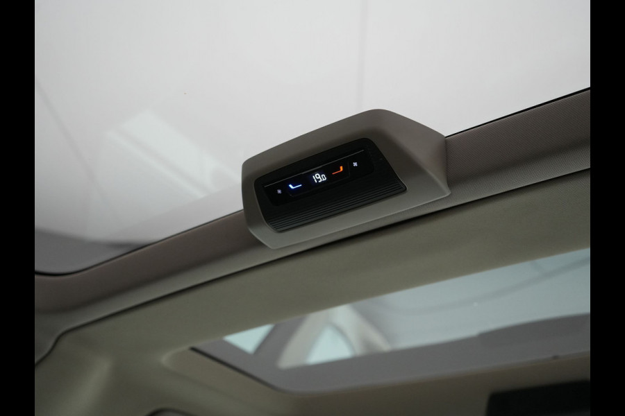 Volkswagen Multivan 1.4 eHybrid L1H1 Style 7 Persoons PHEV 218pk | Trekhaak Af Fabriek | Panodak | Alcantara Sportstoelen & Stuur Verwarmd |  Adaptive Cruise | Camera | IQ Light | Apple Carplay | Blis | Navigatie | DAB | Plug In Hybrid |