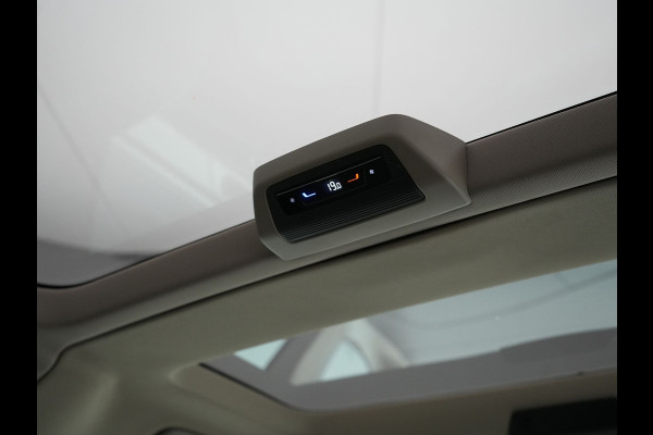 Volkswagen Multivan 1.4 eHybrid L1H1 Style 7 Persoons PHEV 218pk | Trekhaak Af Fabriek | Panodak | Alcantara Sportstoelen & Stuur Verwarmd |  Adaptive Cruise | Camera | IQ Light | Apple Carplay | Blis | Navigatie | DAB | Plug In Hybrid |