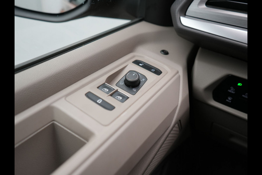 Volkswagen Multivan 1.4 eHybrid L1H1 Style 7 Persoons PHEV 218pk | Trekhaak Af Fabriek | Panodak | Alcantara Sportstoelen & Stuur Verwarmd |  Adaptive Cruise | Camera | IQ Light | Apple Carplay | Blis | Navigatie | DAB | Plug In Hybrid |