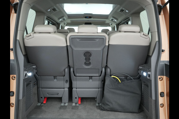 Volkswagen Multivan 1.4 eHybrid L1H1 Style 7 Persoons PHEV 218pk | Trekhaak Af Fabriek | Panodak | Alcantara Sportstoelen & Stuur Verwarmd |  Adaptive Cruise | Camera | IQ Light | Apple Carplay | Blis | Navigatie | DAB | Plug In Hybrid |