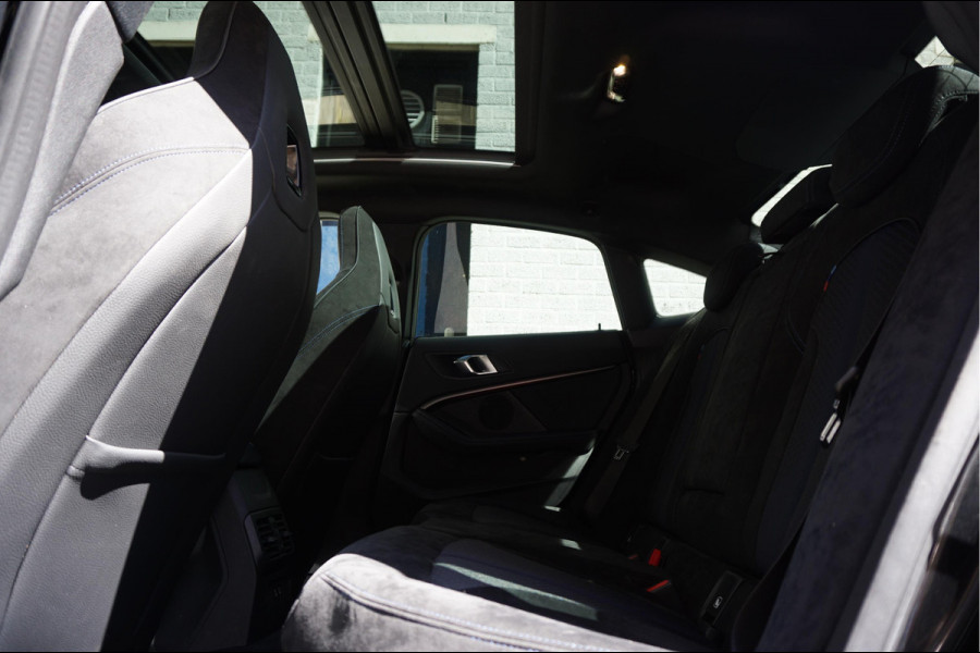 BMW 2 Serie Gran Coupé 218i High Executive M-SPORT | Pano-dak | Sfeer | Adaptive + Lane | Apple CarPlay | NL Auto | Compleet BMW onderhouden