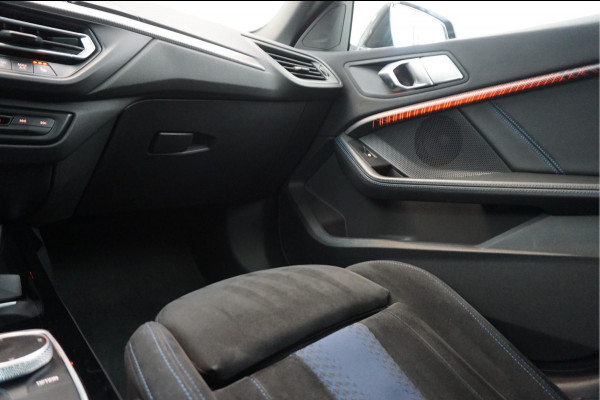 BMW 2 Serie Gran Coupé 218i High Executive M-SPORT | Pano-dak | Sfeer | Adaptive + Lane | Apple CarPlay | NL Auto | Compleet BMW onderhouden