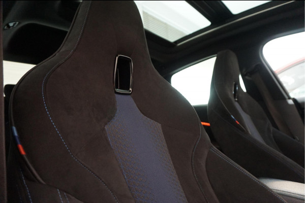 BMW 2 Serie Gran Coupé 218i High Executive M-SPORT | Pano-dak | Sfeer | Adaptive + Lane | Apple CarPlay | NL Auto | Compleet BMW onderhouden