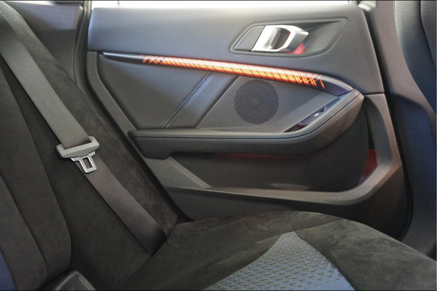 BMW 2 Serie Gran Coupé 218i High Executive M-SPORT | Pano-dak | Sfeer | Adaptive + Lane | Apple CarPlay | NL Auto | Compleet BMW onderhouden