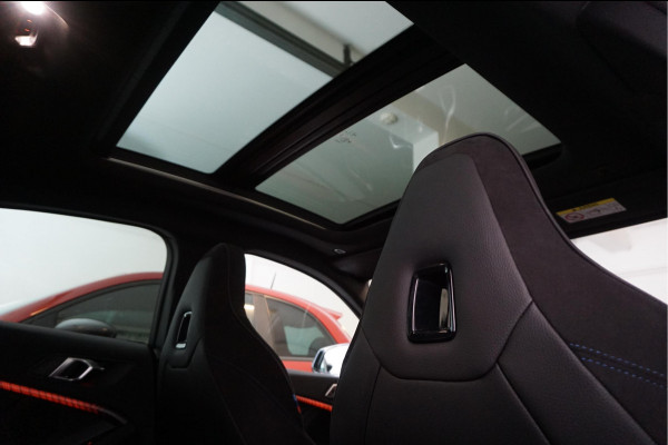 BMW 2 Serie Gran Coupé 218i High Executive M-SPORT | Pano-dak | Sfeer | Adaptive + Lane | Apple CarPlay | NL Auto | Compleet BMW onderhouden