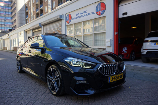 BMW 2 Serie Gran Coupé 218i High Executive M-SPORT | Pano-dak | Sfeer | Adaptive + Lane | Apple CarPlay | NL Auto | Compleet BMW onderhouden