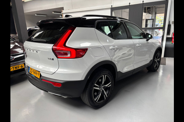 Volvo XC40 2.0 T4 AWD R-Design / Camera / Stoelverwarming
