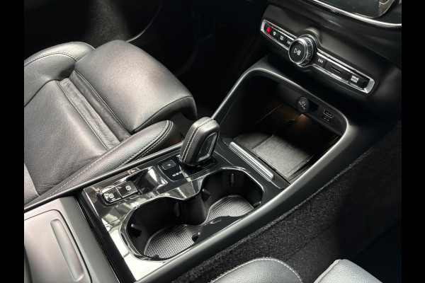 Volvo XC40 2.0 T4 AWD R-Design / Camera / Stoelverwarming