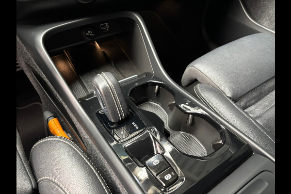 Volvo XC40 2.0 T4 AWD R-Design / Camera / Stoelverwarming