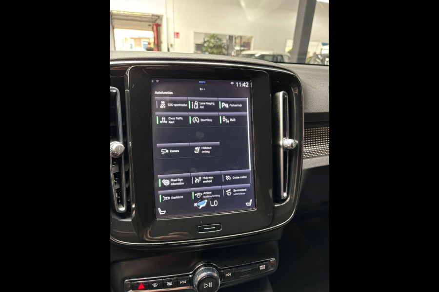 Volvo XC40 2.0 T4 AWD R-Design / Camera / Stoelverwarming