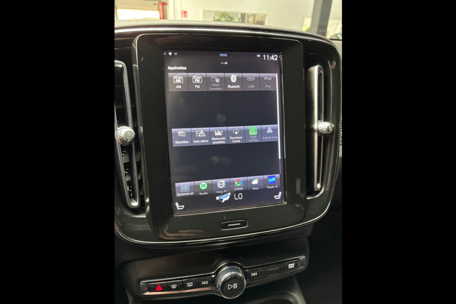 Volvo XC40 2.0 T4 AWD R-Design / Camera / Stoelverwarming