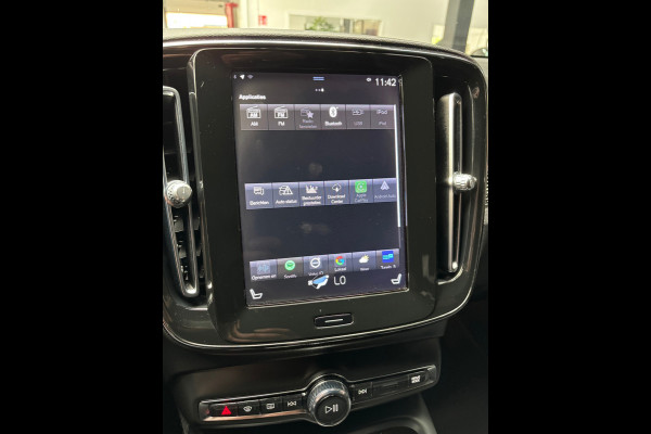 Volvo XC40 2.0 T4 AWD R-Design / Camera / Stoelverwarming
