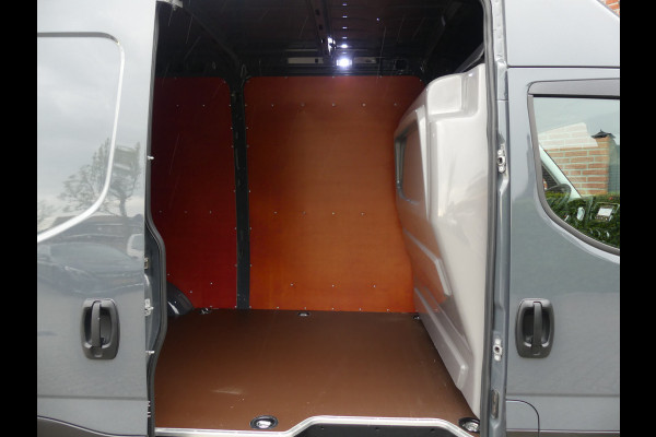 Iveco Daily 35S16V 2.3 L3 H3 3500KG Trekgewicht Camera/Navigatie