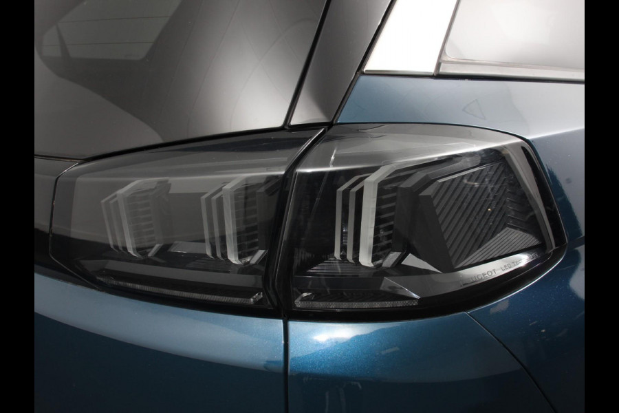 Peugeot 5008 1.2 PureTech 130pk Automaat Allure Pack 7-zits Navigatie Apple Carplay/Android Auto Climate Control Cruise Control Virtual cockpit PDC VA + Camera Zonneschermen achter Keyless Go Full LED  18” LM Velgen