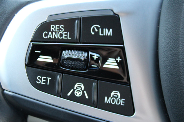 BMW 3 Serie Touring 330e M Sport | SOH 95% | Adaptieve cruise | Leder | 360 Camera | BLIS