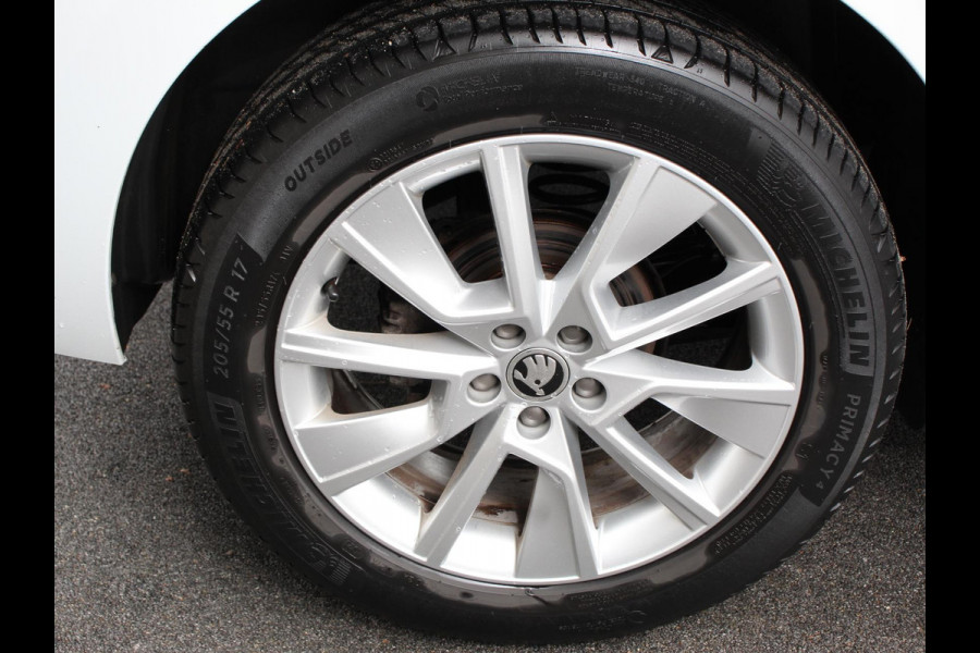 Škoda Kamiq 1.0 TSI 110pk DSG Style Navigatie Apple Carplay/Android auto Parkeersensor achter Cruise Control Verwarmbare voorstoelen Extra getint glas Climate Control Digitale Cockpit
