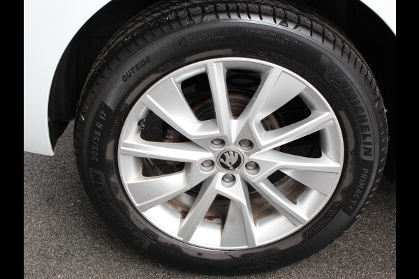 Škoda Kamiq 1.0 TSI 110pk DSG Style Navigatie Apple Carplay/Android auto Parkeersensor achter Cruise Control Verwarmbare voorstoelen Extra getint glas Climate Control Digitale Cockpit