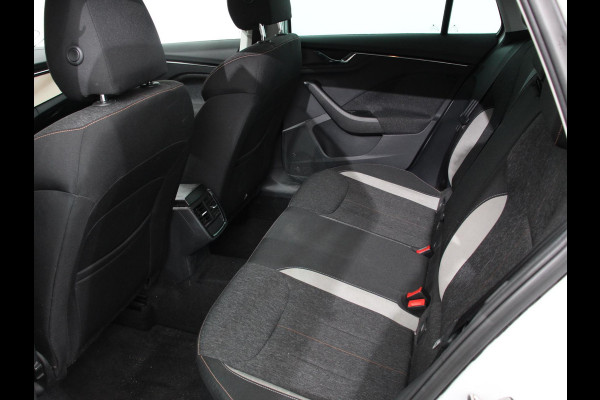Škoda Kamiq 1.0 TSI 110pk DSG Style Navigatie Apple Carplay/Android auto Parkeersensor achter Cruise Control Verwarmbare voorstoelen Extra getint glas Climate Control Digitale Cockpit