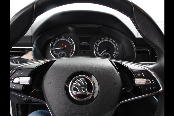 Škoda Kamiq 1.0 TSI 110pk DSG Style Navigatie Apple Carplay/Android auto Parkeersensor achter Cruise Control Verwarmbare voorstoelen Extra getint glas Climate Control Digitale Cockpit