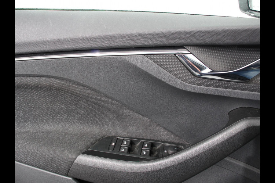 Škoda Kamiq 1.0 TSI 110pk DSG Style Navigatie Apple Carplay/Android auto Parkeersensor achter Cruise Control Verwarmbare voorstoelen Extra getint glas Climate Control Digitale Cockpit