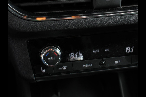 Škoda Kamiq 1.0 TSI 110pk DSG Style Navigatie Apple Carplay/Android auto Parkeersensor achter Cruise Control Verwarmbare voorstoelen Extra getint glas Climate Control Digitale Cockpit