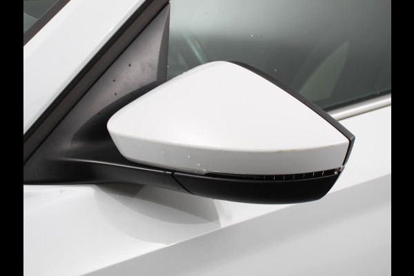 Škoda Kamiq 1.0 TSI 110pk DSG Style Navigatie Apple Carplay/Android auto Parkeersensor achter Cruise Control Verwarmbare voorstoelen Extra getint glas Climate Control Digitale Cockpit
