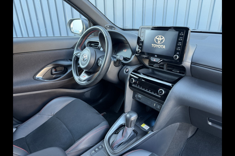 Toyota Yaris Cross 1.5 Hybrid GR Sport / Bi tone | 360 camera | JBL | Head-up | Rijklaar!!!