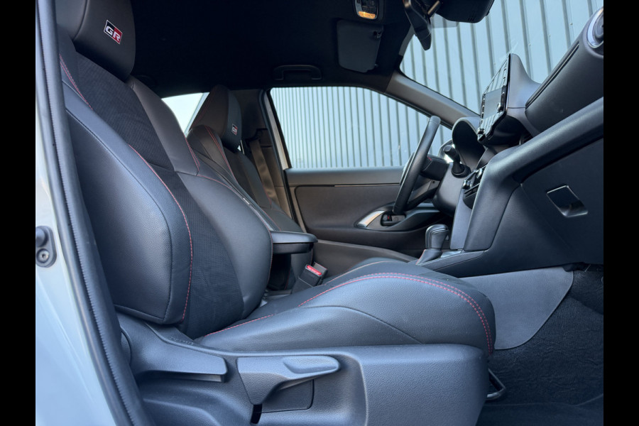 Toyota Yaris Cross 1.5 Hybrid GR Sport / Bi tone | 360 camera | JBL | Head-up | Rijklaar!!!