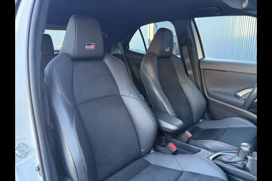 Toyota Yaris Cross 1.5 Hybrid GR Sport / Bi tone | 360 camera | JBL | Head-up | Rijklaar!!!