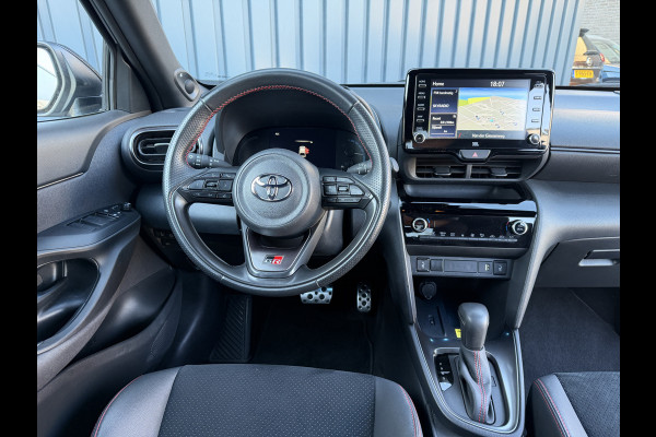 Toyota Yaris Cross 1.5 Hybrid GR Sport / Bi tone | 360 camera | JBL | Head-up | Rijklaar!!!