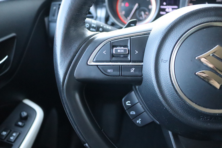 Suzuki Swift 112PK Automaat Stijl Adaptive-cruise/Trekhaak/Camera/Stoelverarming