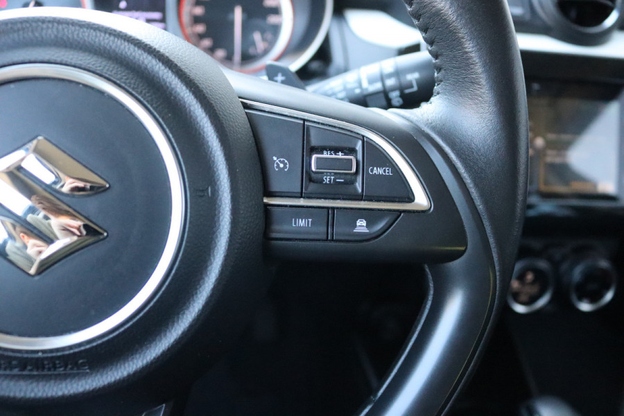 Suzuki Swift 112PK Automaat Stijl Adaptive-cruise/Trekhaak/Camera/Stoelverarming