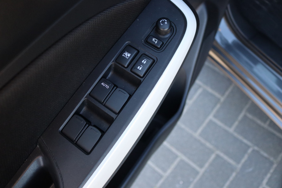 Suzuki Swift 112PK Automaat Stijl Adaptive-cruise/Trekhaak/Camera/Stoelverarming