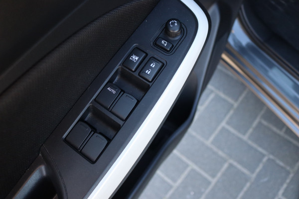 Suzuki Swift 112PK Automaat Stijl Adaptive-cruise/Trekhaak/Camera/Stoelverarming