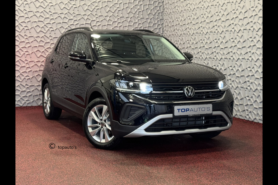 Volkswagen T-Cross ✅ NIEUWE AUTO✅TSI 17''LMV DODE HOEK TREKHAAK CAMERA VIR.COCKPIT STOELVERW. ADAP.CRUISE LMV CARPLAY 2025 ✅Top Auto's Wijchen , 30 Jaar Specialist in Volkswagen  : Alle Type's : R-Line Edition / Style / First Edition / Highline / Life , Zowel PHEV / HEV / MHEV / Benzine ✅