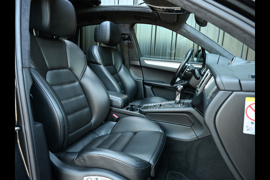 Porsche Macan 3.6 Turbo Performance Package 441pk | Sport Chrono | Panorama dak | Trekhaak | Bose Sound | Privacy glass | Adaptive cruise control | Stoel ventilatie
