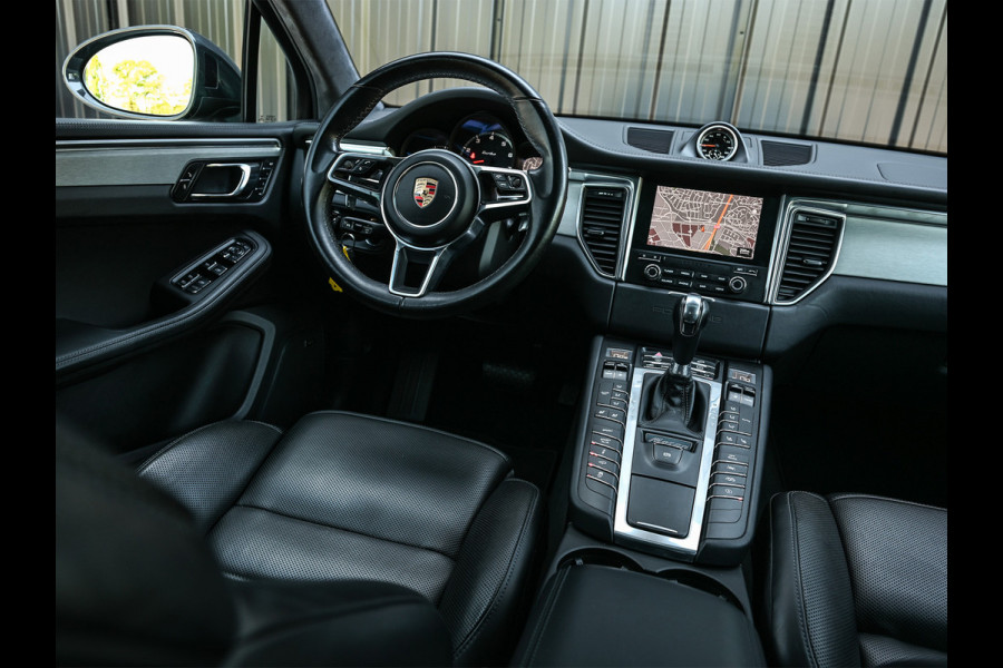 Porsche Macan 3.6 Turbo Performance Package 441pk | Sport Chrono | Panorama dak | Trekhaak | Bose Sound | Privacy glass | Adaptive cruise control | Stoel ventilatie