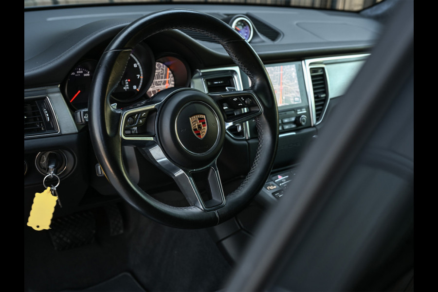 Porsche Macan 3.6 Turbo Performance Package 441pk | Sport Chrono | Panorama dak | Trekhaak | Bose Sound | Privacy glass | Adaptive cruise control | Stoel ventilatie