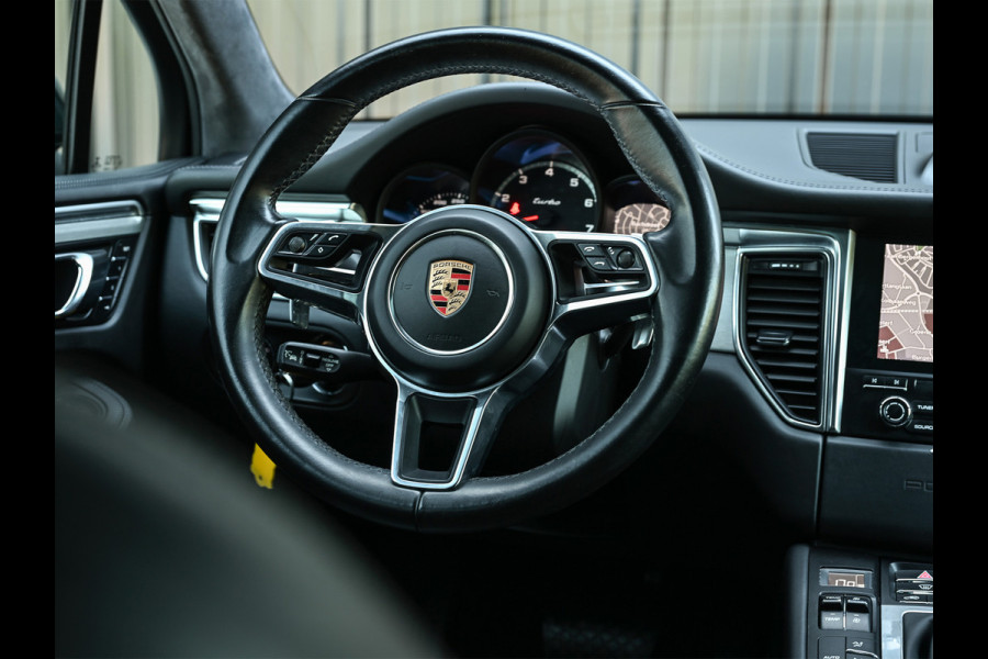 Porsche Macan 3.6 Turbo Performance Package 441pk | Sport Chrono | Panorama dak | Trekhaak | Bose Sound | Privacy glass | Adaptive cruise control | Stoel ventilatie